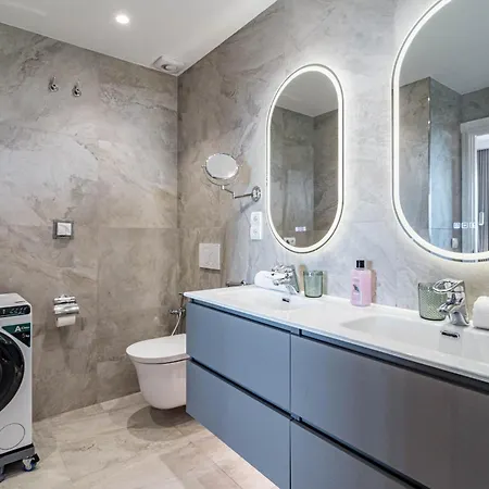 Stunning With Sea Views *