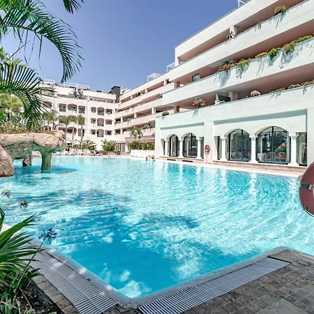 Stunning With Sea Views شقة *